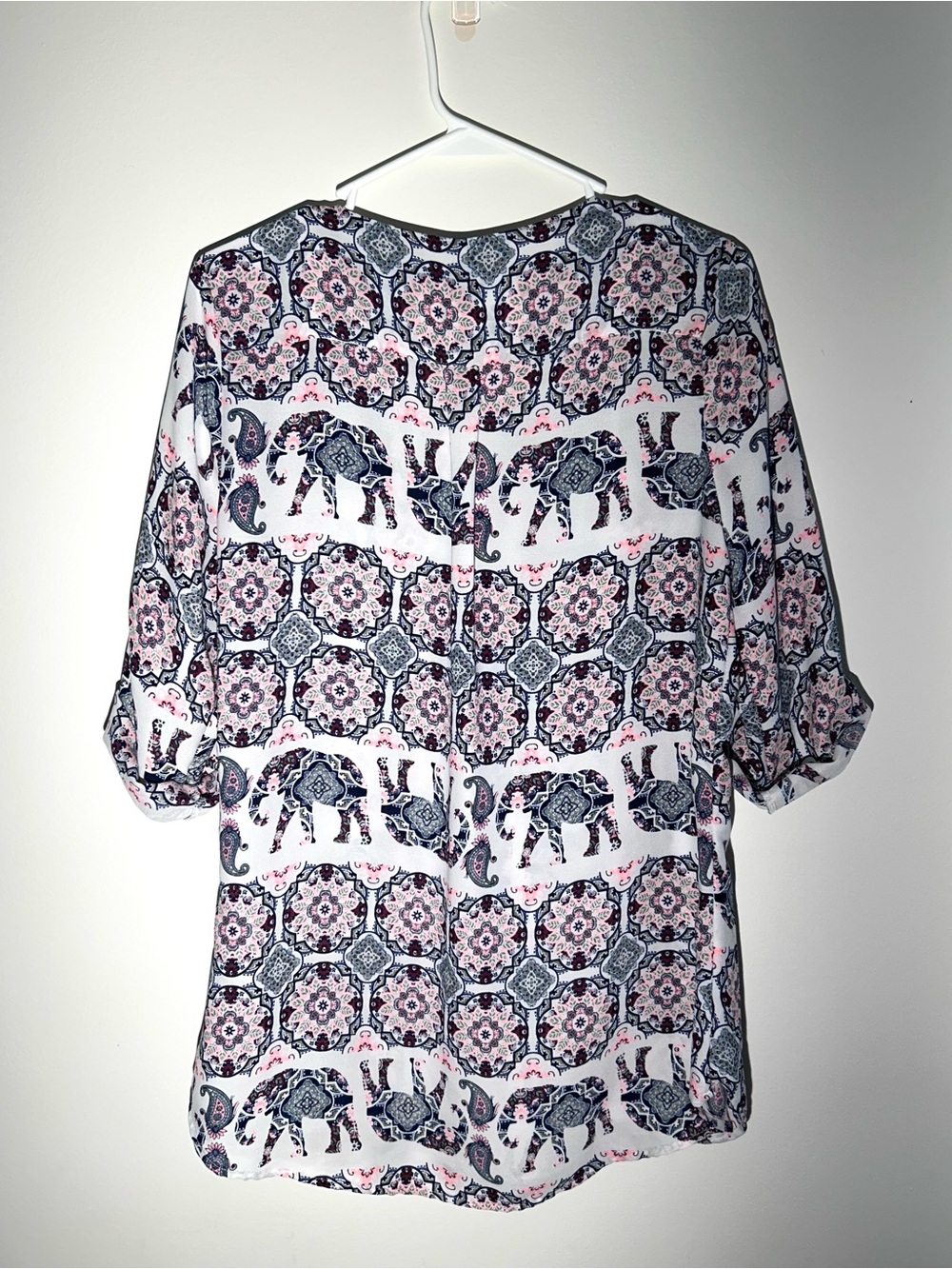 RUE21 Elephant Floral Print 3/4-Tab-sleeved Top. Size Large. - Picture 2 of 7